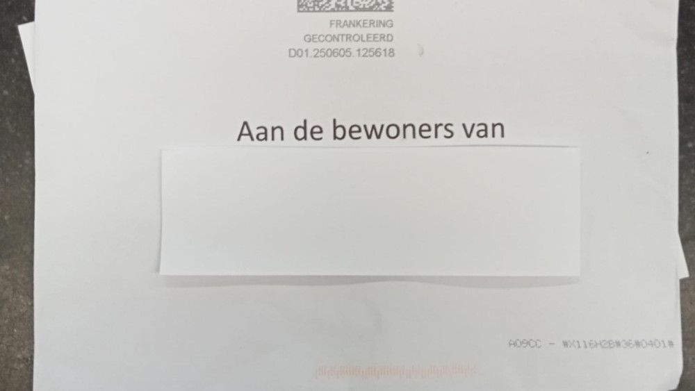 Politie vraagt enveloppen racistische en antisemitische flyer