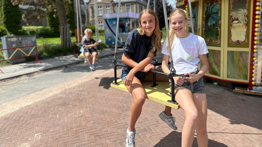 kermis nibbixwoud zweefmolen